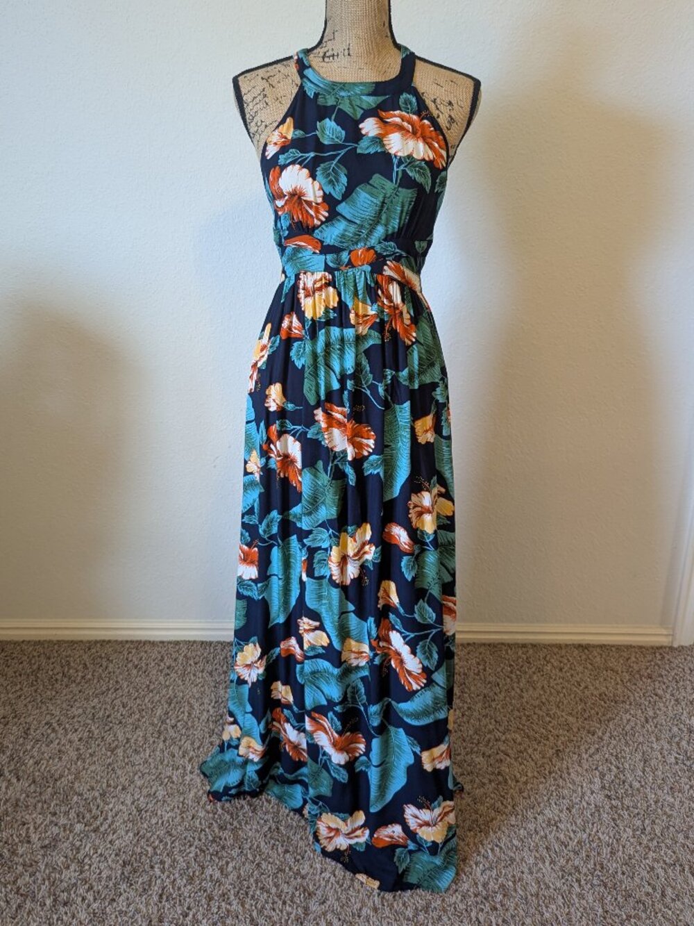 Aakaa Tropical Floral Halter Maxi Dress – Size Medium